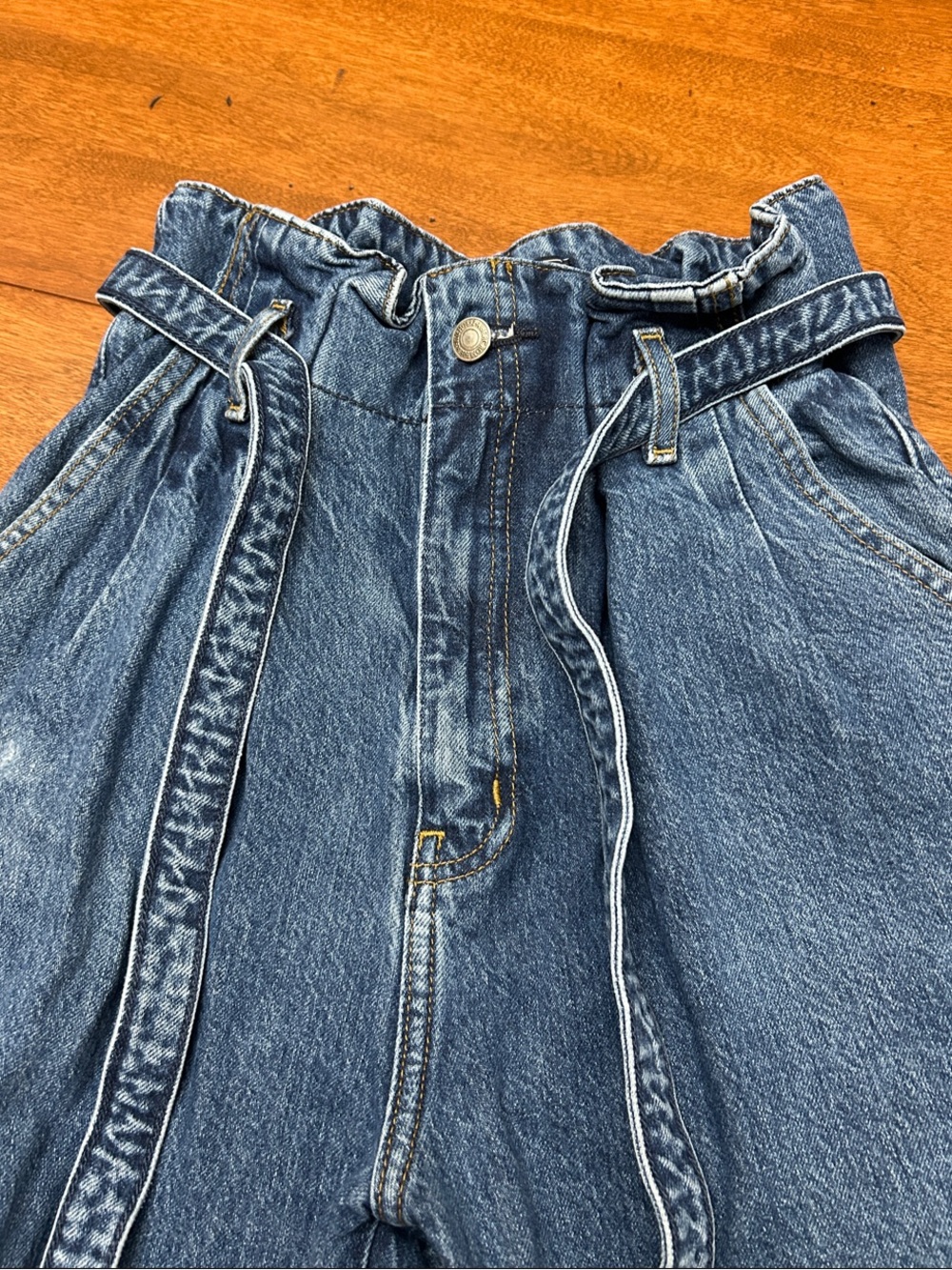 Abercrombie & Fitch High-Rise Paperbag Jeans in Blue Denim - Picture 2 of 5